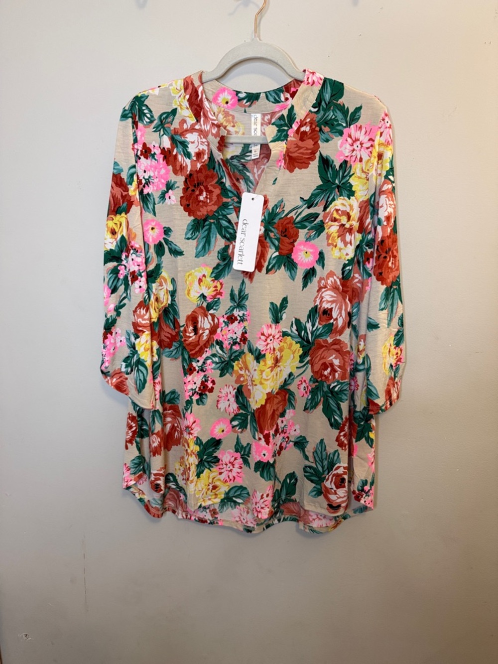 NWT - Dear Scarlett Women’s Floral Tunic In Beige & Pink - Size XL, 2XL and 3XL